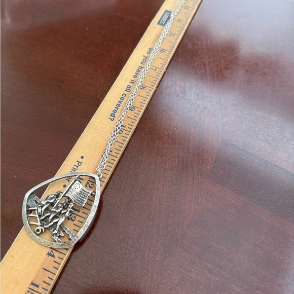 Vintage Metal Patriotic 1776-1976 Commemorative Necklace - Picture 2 of 2